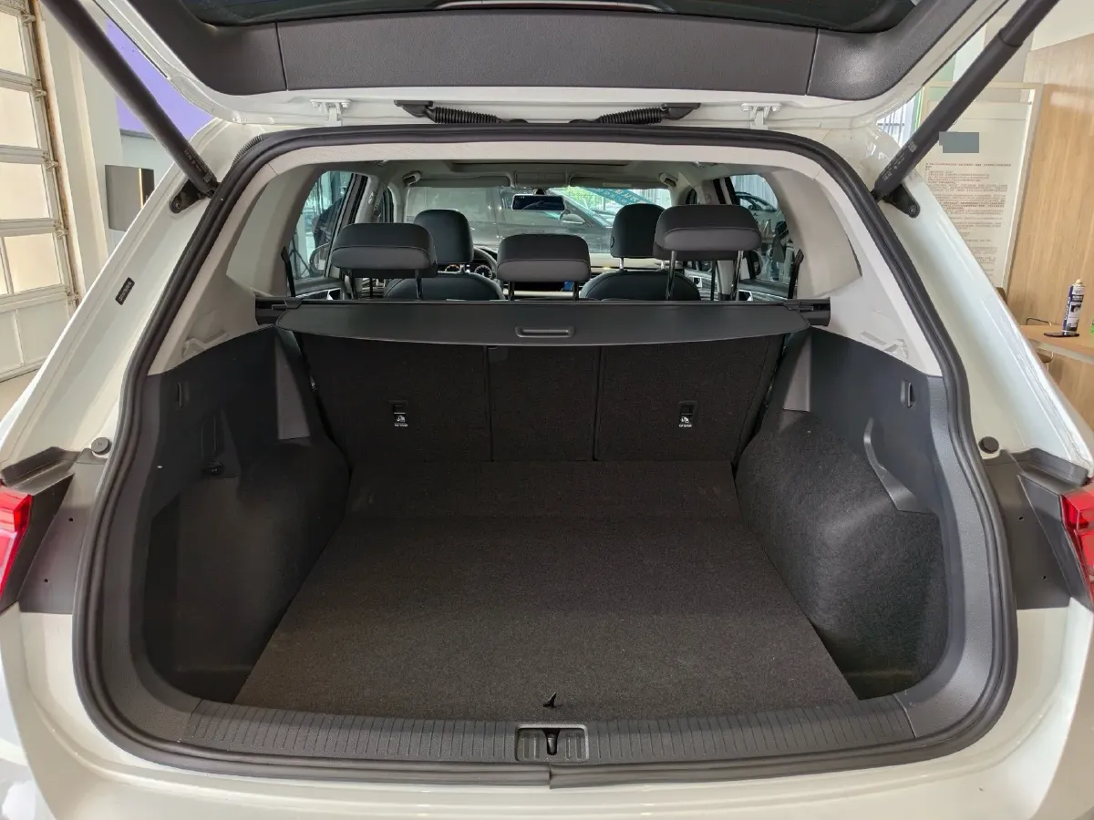 2024 Volkswagen Tiguan L 2.0T 186HP L4 7DCT,autocango,china used car exporter,china ev exporter,chinese used car exporter,chinese used ev exporter