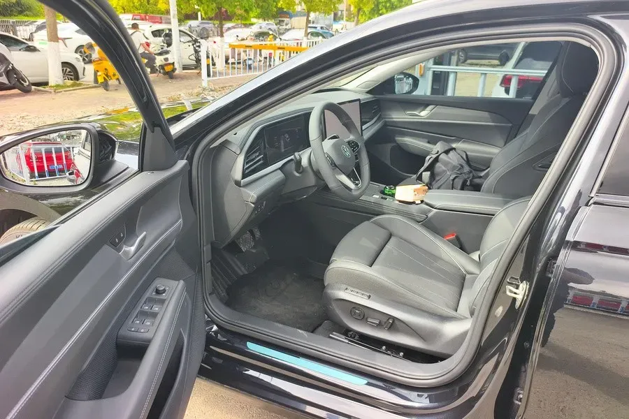 2026 Volkswagen Passat 2.0T 220HP L4 7DCT,autocango,china used car exporter,china ev exporter,chinese used car exporter,chinese used ev exporter