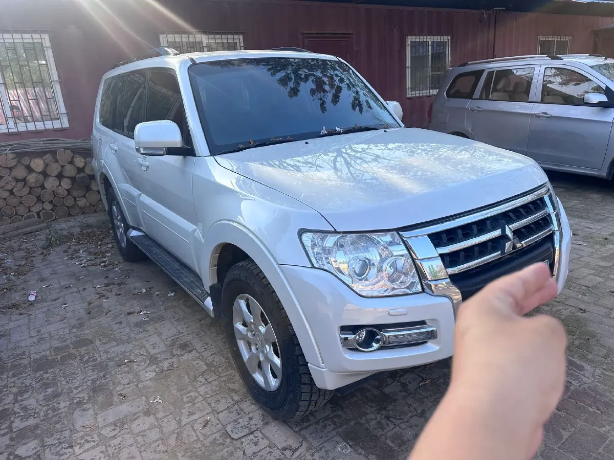 2019 Mitsubishi Pajero 3.0L 174HP V6 5AT,autocango,china used car exporter,china ev exporter,chinese used car exporter,chinese used ev exporter