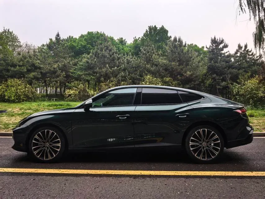 2023 MG 7 2.0T 261HP L4 9AT,autocango,china used car exporter,china ev exporter,chinese used car exporter,chinese used ev exporter