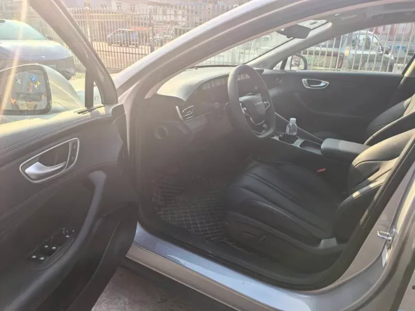 2025 Roewe D7 1.5L 112HP L4 1DHT PHEV 19.7KWH,autocango,china used car exporter,china ev exporter,chinese used car exporter,chinese used ev exporter