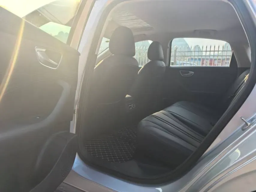 2025 Roewe D7 1.5L 112HP L4 1DHT PHEV 19.7KWH,autocango,china used car exporter,china ev exporter,chinese used car exporter,chinese used ev exporter