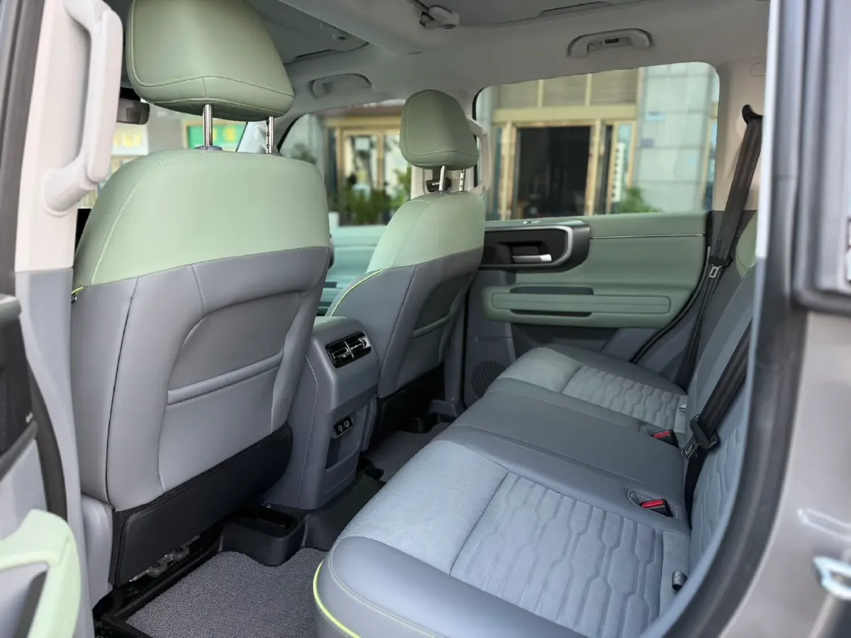 2024 Beijing BJ40 2.0T 245HP L4 8AT,autocango,china used car exporter,china ev exporter,chinese used car exporter,chinese used ev exporter