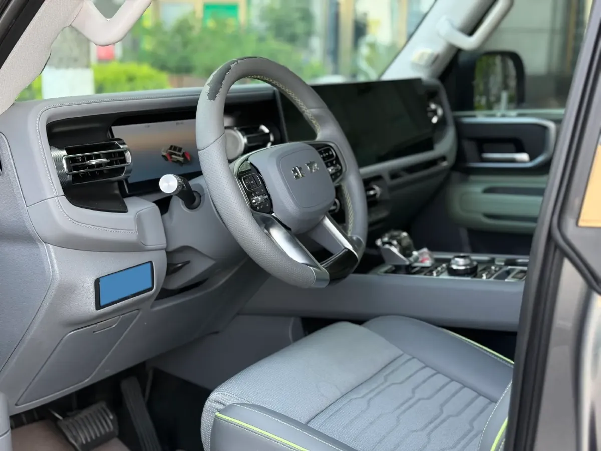 2024 Beijing BJ40 2.0T 245HP L4 8AT,autocango,china used car exporter,china ev exporter,chinese used car exporter,chinese used ev exporter