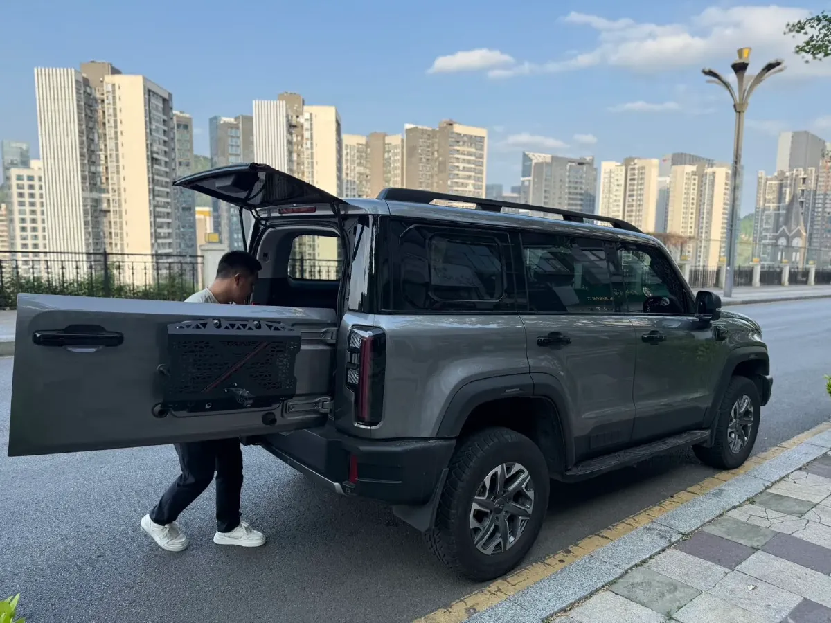 2024 Beijing BJ40 2.0T 245HP L4 8AT,autocango,china used car exporter,china ev exporter,chinese used car exporter,chinese used ev exporter
