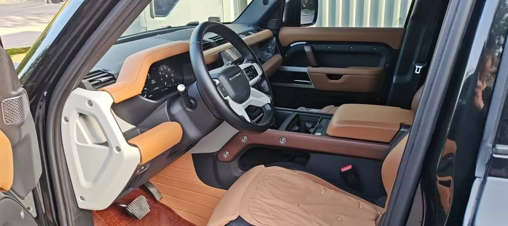 2024 Land Rover Defender 3.0T 400HP L6 8AT,autocango,china used car exporter,china ev exporter,chinese used car exporter,chinese used ev exporter