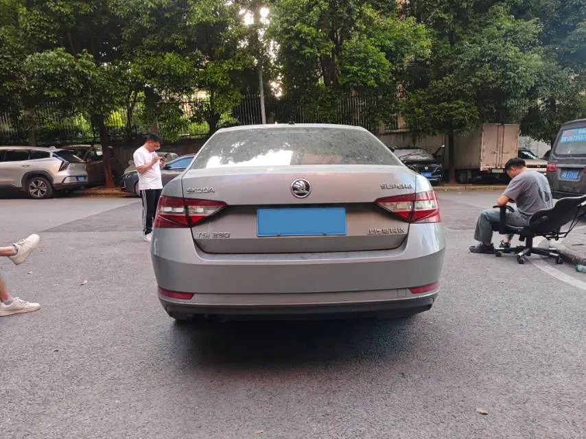 2018 Skoda Superb 1.8T 180HP L4 7DCT,autocango,china used car exporter,china ev exporter,chinese used car exporter,chinese used ev exporter