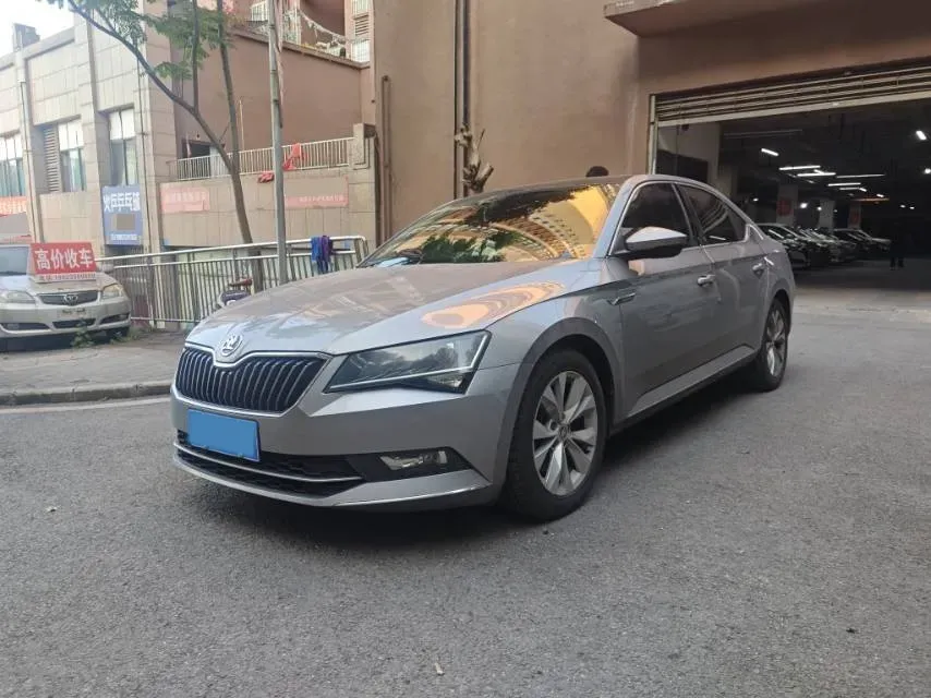 2018 Skoda Superb 1.8T 180HP L4 7DCT,autocango,china used car exporter,china ev exporter,chinese used car exporter,chinese used ev exporter