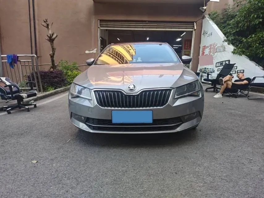2018 Skoda Superb 1.8T 180HP L4 7DCT,autocango,china used car exporter,china ev exporter,chinese used car exporter,chinese used ev exporter