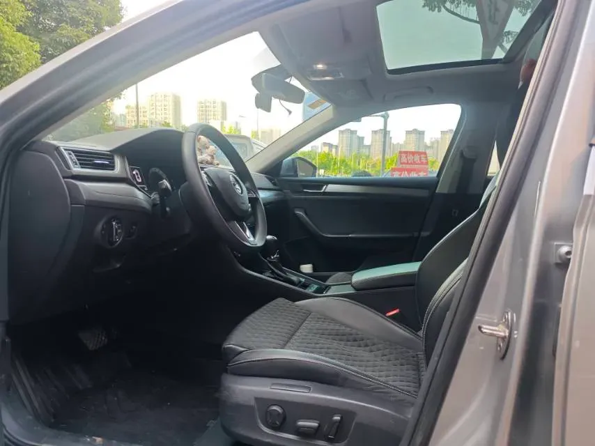 2018 Skoda Superb 1.8T 180HP L4 7DCT,autocango,china used car exporter,china ev exporter,chinese used car exporter,chinese used ev exporter