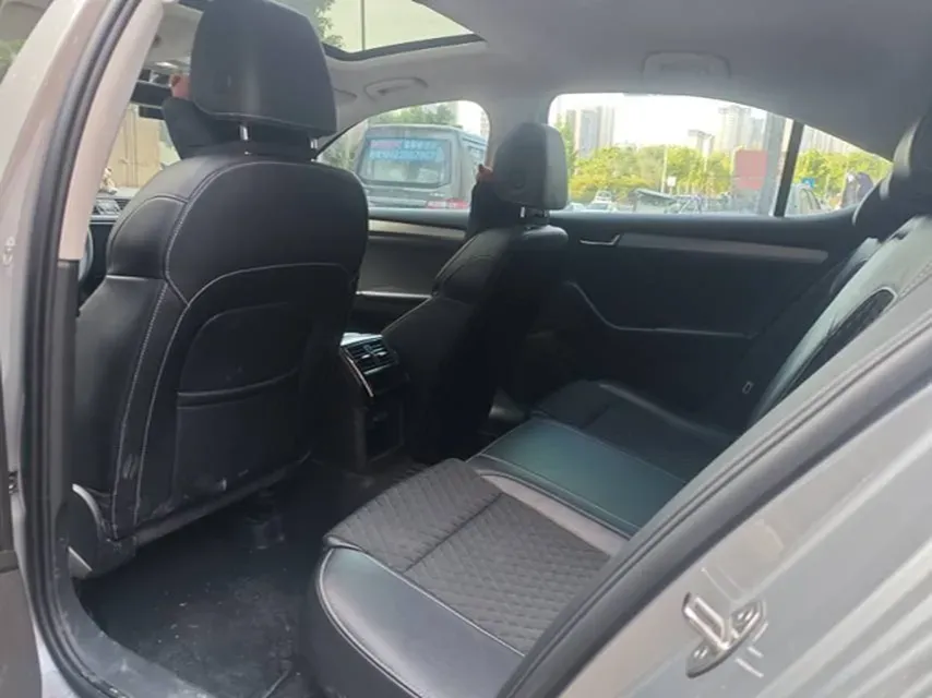 2018 Skoda Superb 1.8T 180HP L4 7DCT,autocango,china used car exporter,china ev exporter,chinese used car exporter,chinese used ev exporter