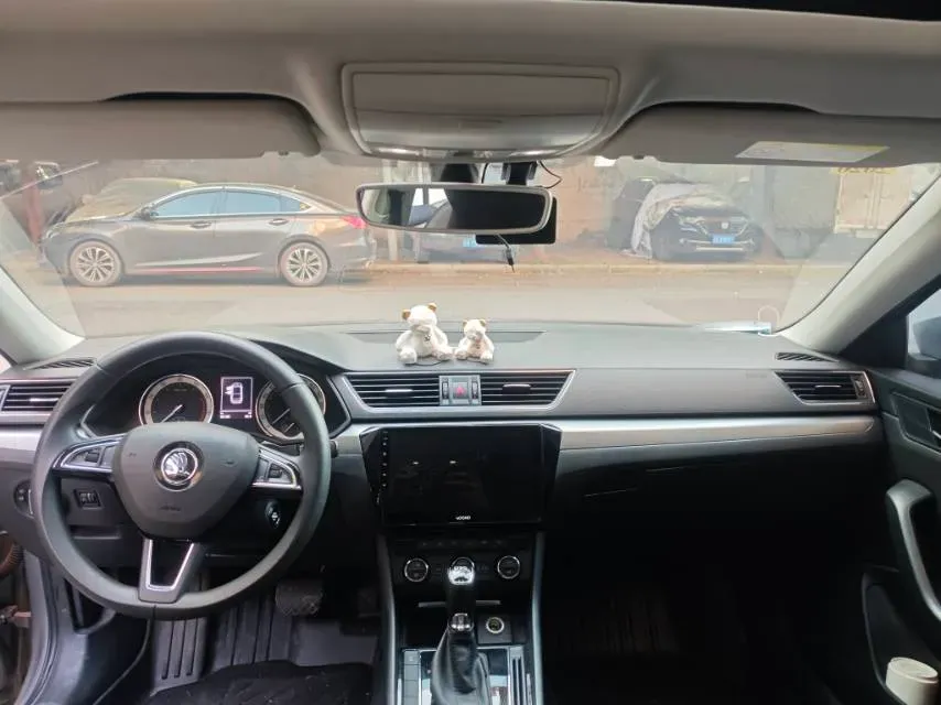 2018 Skoda Superb 1.8T 180HP L4 7DCT,autocango,china used car exporter,china ev exporter,chinese used car exporter,chinese used ev exporter