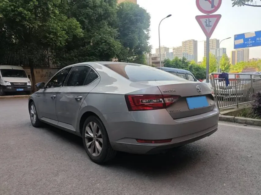 2018 Skoda Superb 1.8T 180HP L4 7DCT,autocango,china used car exporter,china ev exporter,chinese used car exporter,chinese used ev exporter
