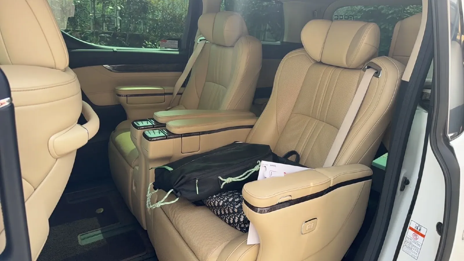 2019 Toyota Vellfire 2.5L 117HP L4 E-CVT Hybrid,autocango,china used car exporter,china ev exporter,chinese used car exporter,chinese used ev exporter