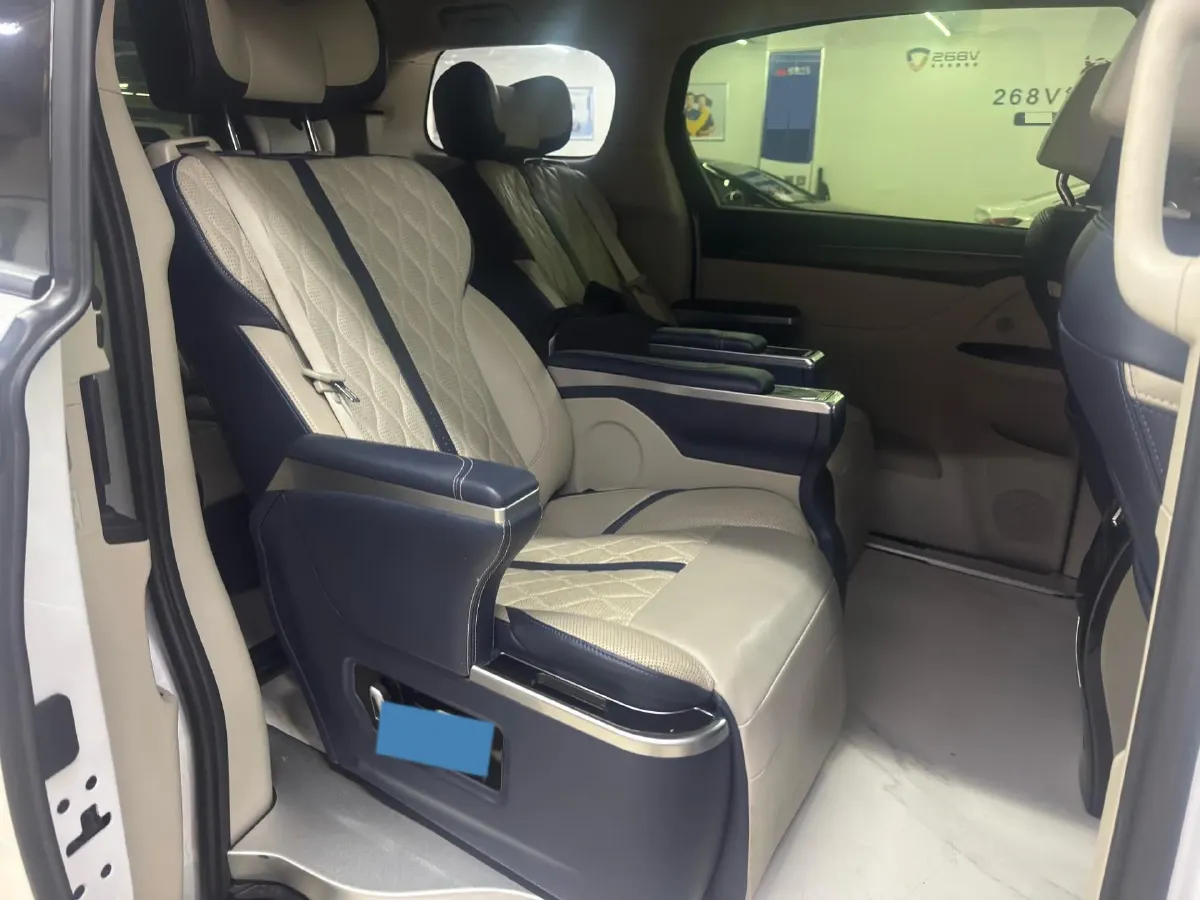 2022 Buick GL8 2.0T 237HP L4 9AT,autocango,china used car exporter,china ev exporter,chinese used car exporter,chinese used ev exporter