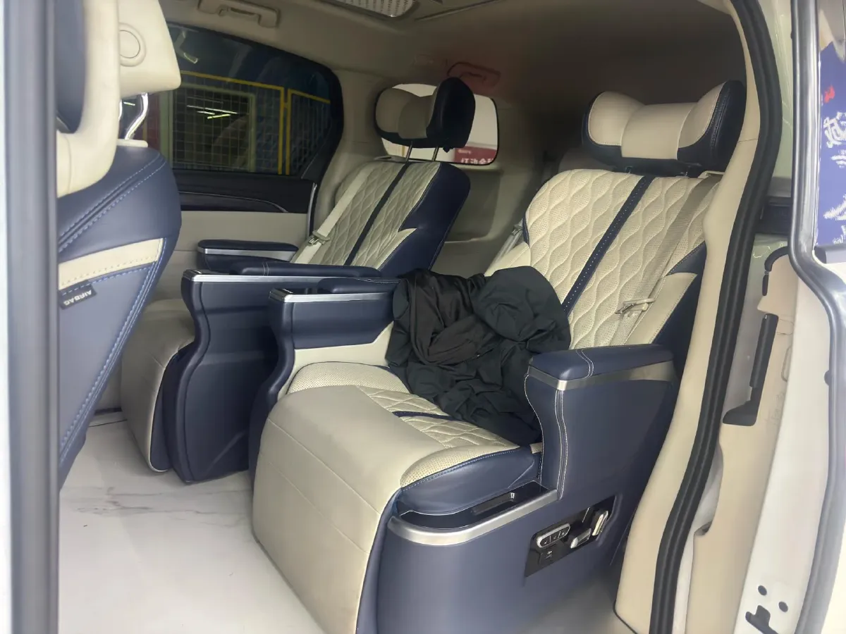 2022 Buick GL8 2.0T 237HP L4 9AT,autocango,china used car exporter,china ev exporter,chinese used car exporter,chinese used ev exporter