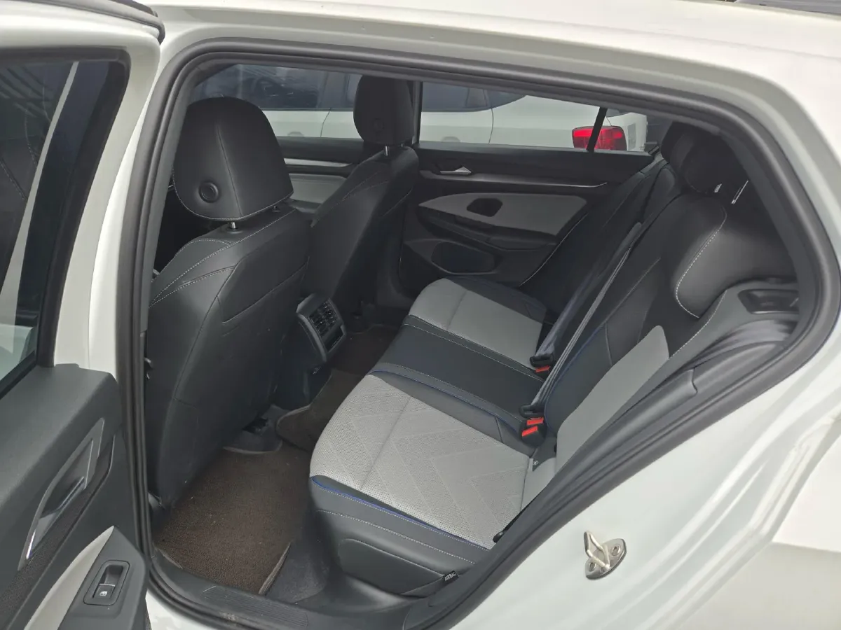 2025 Volkswagen Golf 1.5T 160HP L4 7DCT,autocango,china used car exporter,china ev exporter,chinese used car exporter,chinese used ev exporter