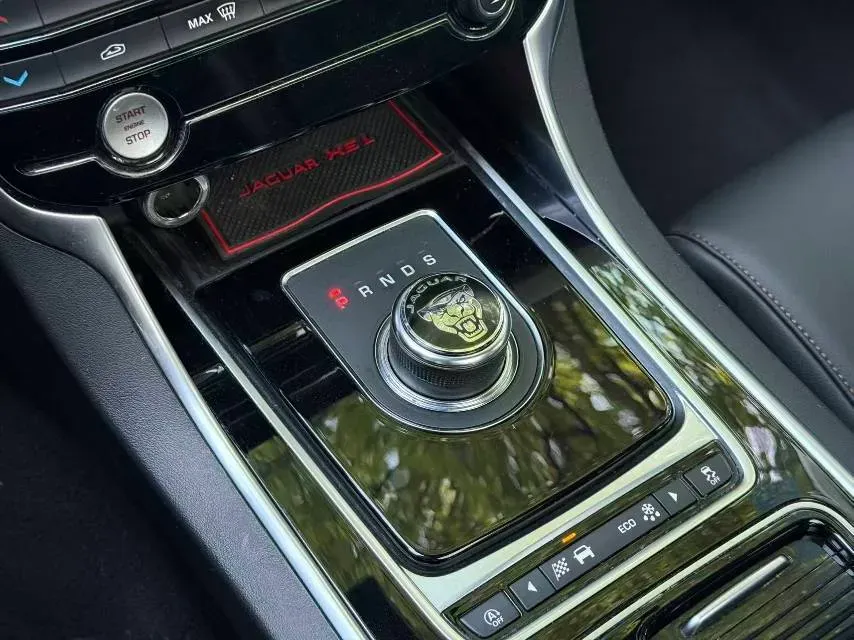 2019 Land Rover Discovery Sport 2.0T 200HP L4 9AT,autocango,china used car exporter,china ev exporter,chinese used car exporter,chinese used ev exporter