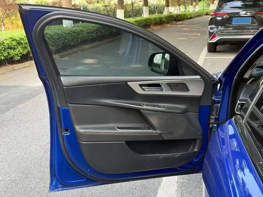 2019 Land Rover Discovery Sport 2.0T 200HP L4 9AT,autocango,china used car exporter,china ev exporter,chinese used car exporter,chinese used ev exporter