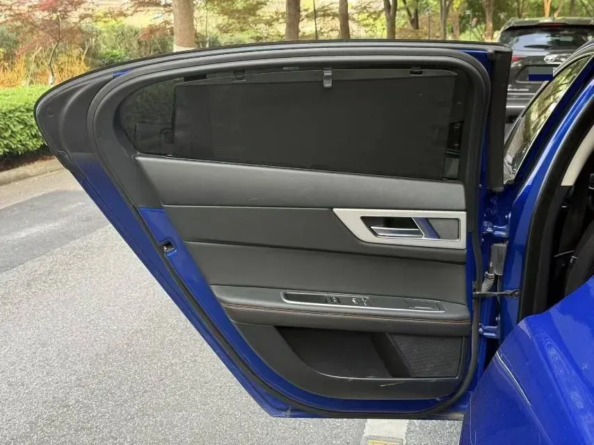 2019 Land Rover Discovery Sport 2.0T 200HP L4 9AT,autocango,china used car exporter,china ev exporter,chinese used car exporter,chinese used ev exporter