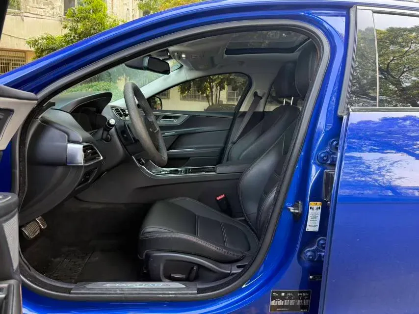 2019 Land Rover Discovery Sport 2.0T 200HP L4 9AT,autocango,china used car exporter,china ev exporter,chinese used car exporter,chinese used ev exporter