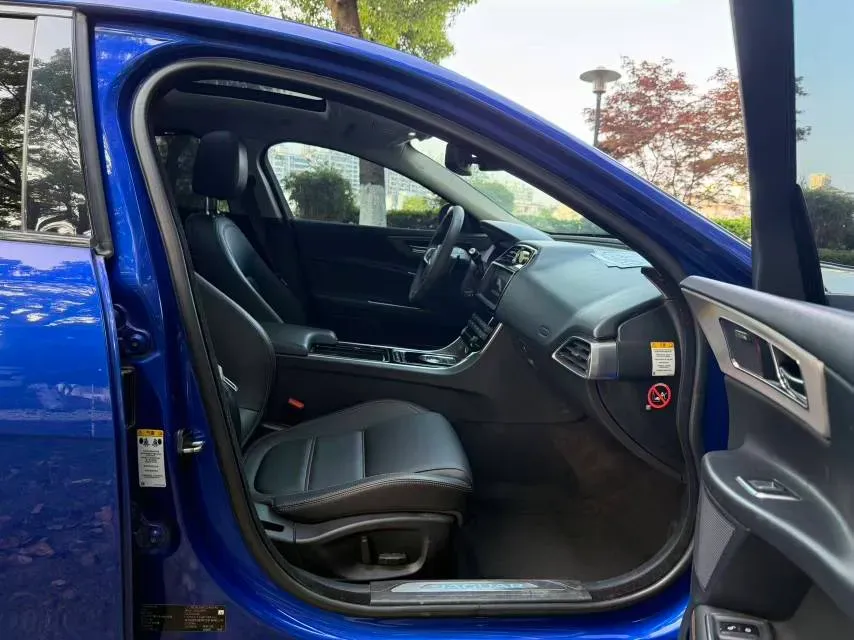 2019 Land Rover Discovery Sport 2.0T 200HP L4 9AT,autocango,china used car exporter,china ev exporter,chinese used car exporter,chinese used ev exporter