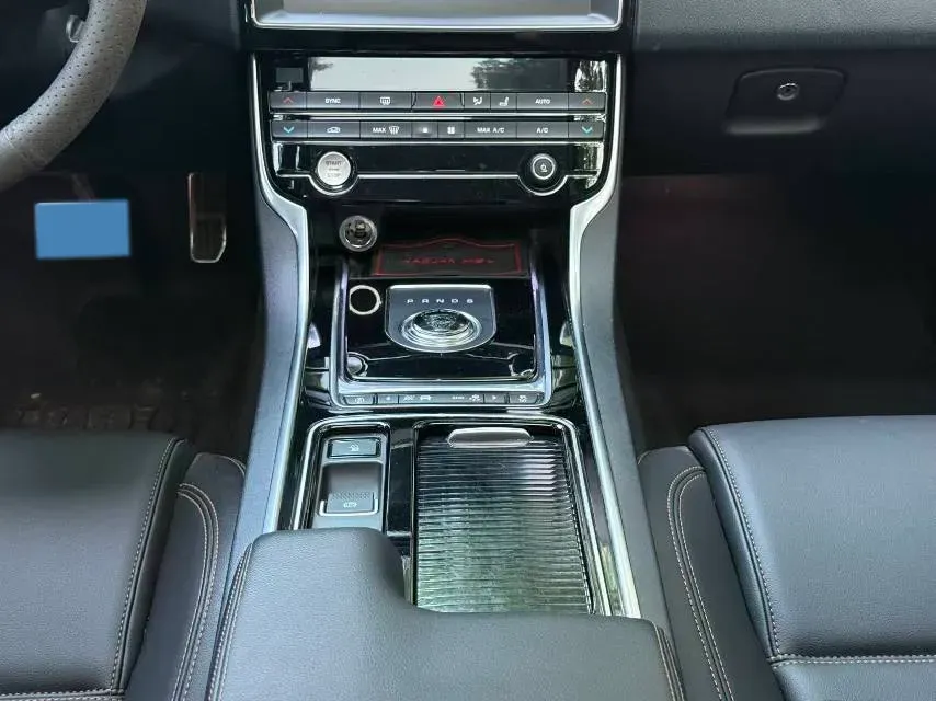 2019 Land Rover Discovery Sport 2.0T 200HP L4 9AT,autocango,china used car exporter,china ev exporter,chinese used car exporter,chinese used ev exporter