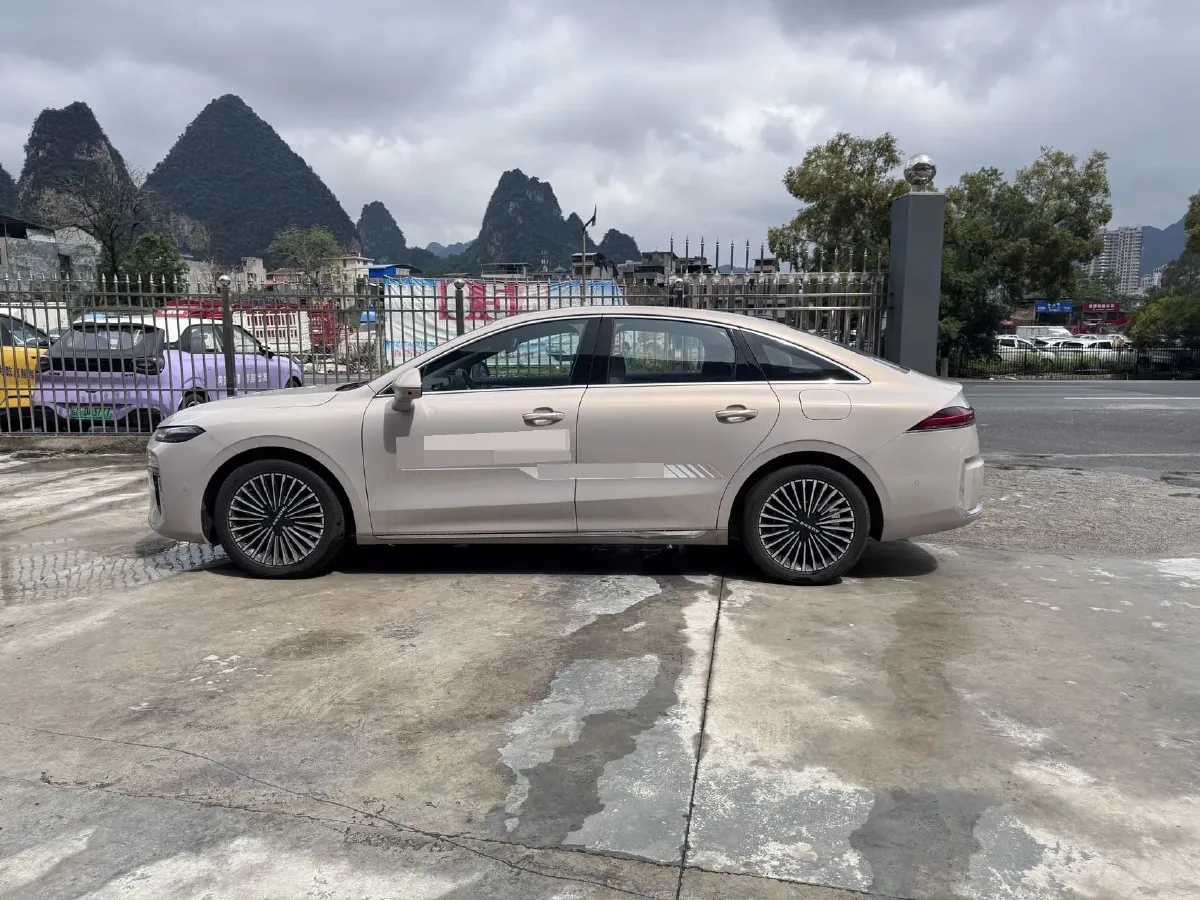 2025 Roewe M7 DMH 1.5L 112HP L4 1DHT PHEV,autocango,china used car exporter,china ev exporter,chinese used car exporter,chinese used ev exporter