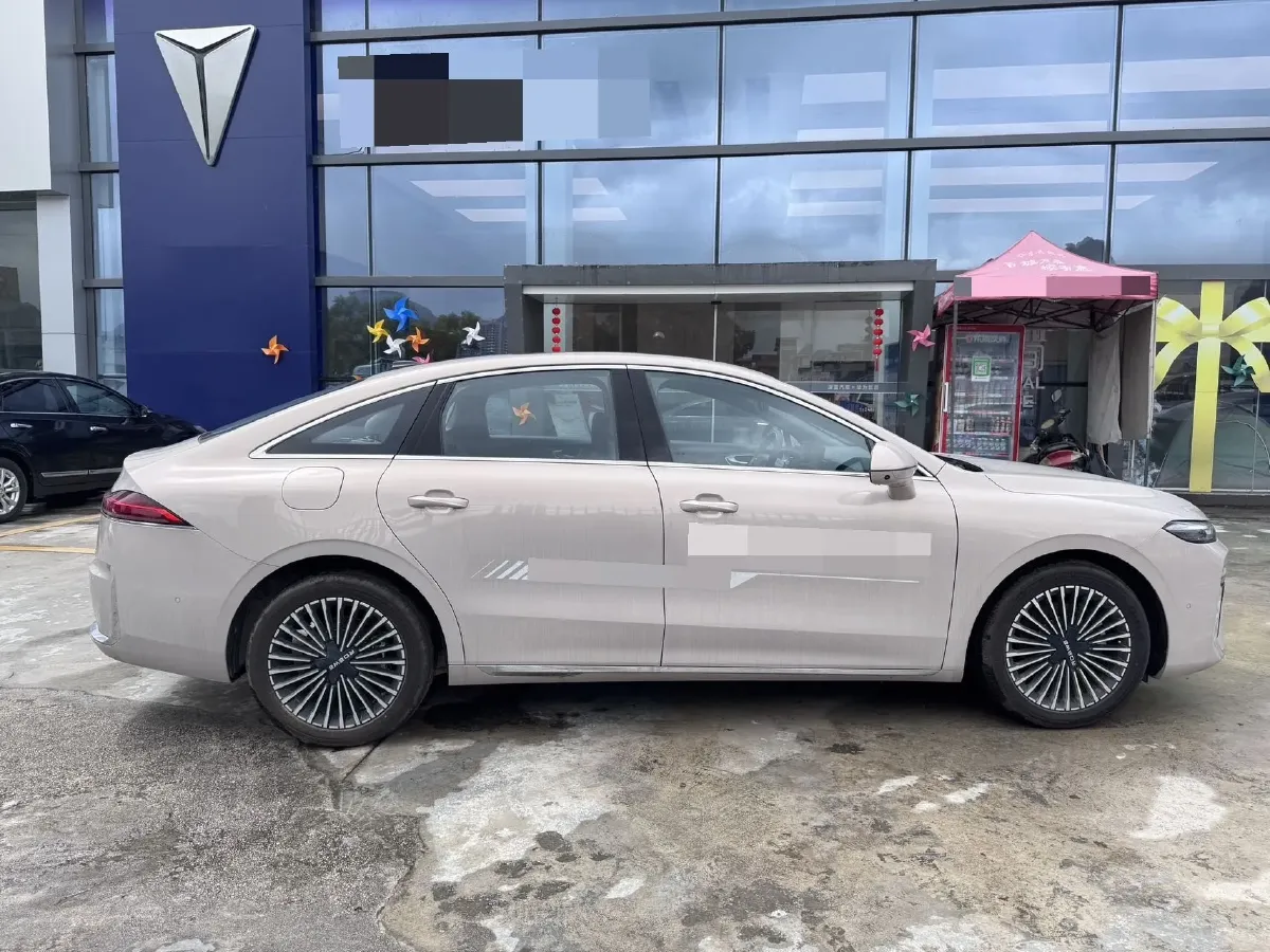 2025 Roewe M7 DMH 1.5L 112HP L4 1DHT PHEV,autocango,china used car exporter,china ev exporter,chinese used car exporter,chinese used ev exporter