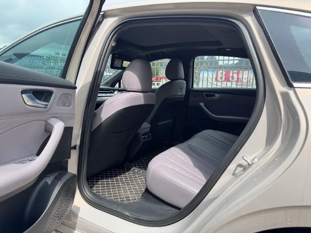 2025 Roewe M7 DMH 1.5L 112HP L4 1DHT PHEV,autocango,china used car exporter,china ev exporter,chinese used car exporter,chinese used ev exporter
