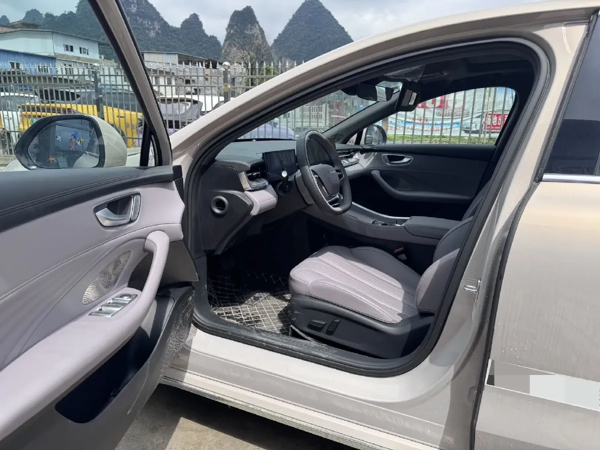 2025 Roewe M7 DMH 1.5L 112HP L4 1DHT PHEV,autocango,china used car exporter,china ev exporter,chinese used car exporter,chinese used ev exporter