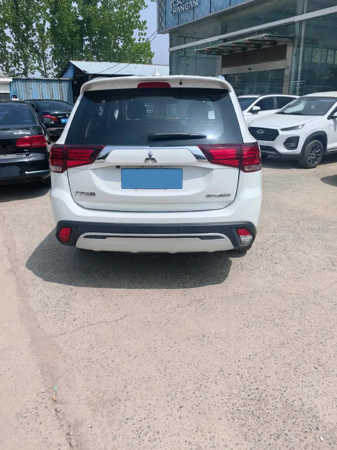 2019 Mitsubishi Outlander 2.0L 166HP L4 CVT,autocango,china used car exporter,china ev exporter,chinese used car exporter,chinese used ev exporter