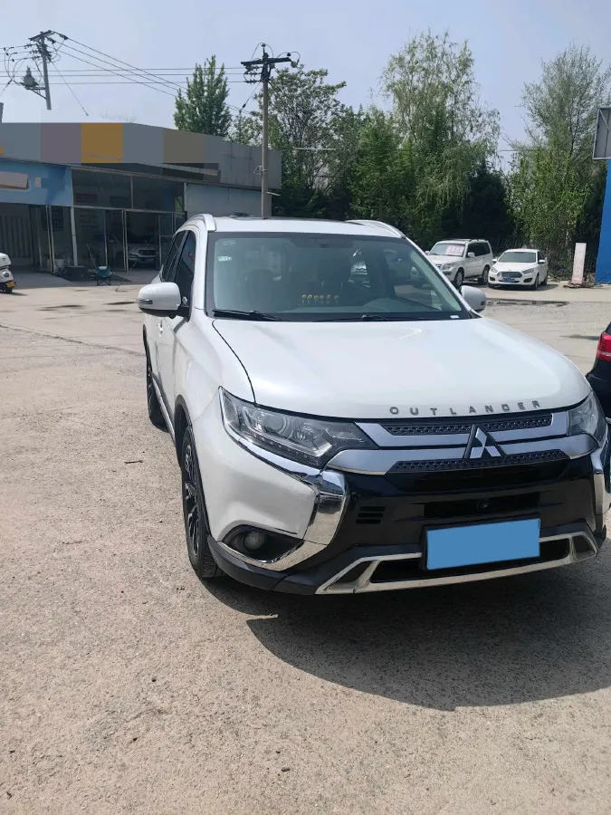 2019 Mitsubishi Outlander 2.0L 166HP L4 CVT,autocango,china used car exporter,china ev exporter,chinese used car exporter,chinese used ev exporter