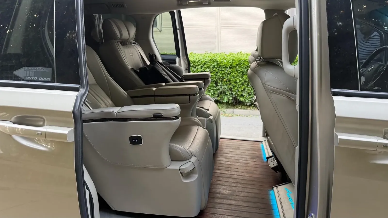 2021 Buick GL8 2.0T 237HP L4 9AT,autocango,china used car exporter,china ev exporter,chinese used car exporter,chinese used ev exporter