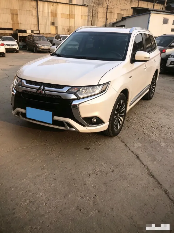 2021 Mitsubishi Outlander 2.0L 166HP L4 CVT,autocango,china used car exporter,china ev exporter,chinese used car exporter,chinese used ev exporter