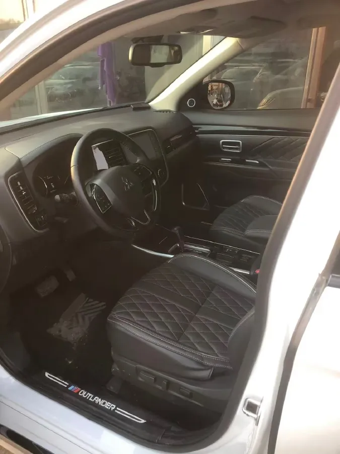2021 Mitsubishi Outlander 2.0L 166HP L4 CVT,autocango,china used car exporter,china ev exporter,chinese used car exporter,chinese used ev exporter
