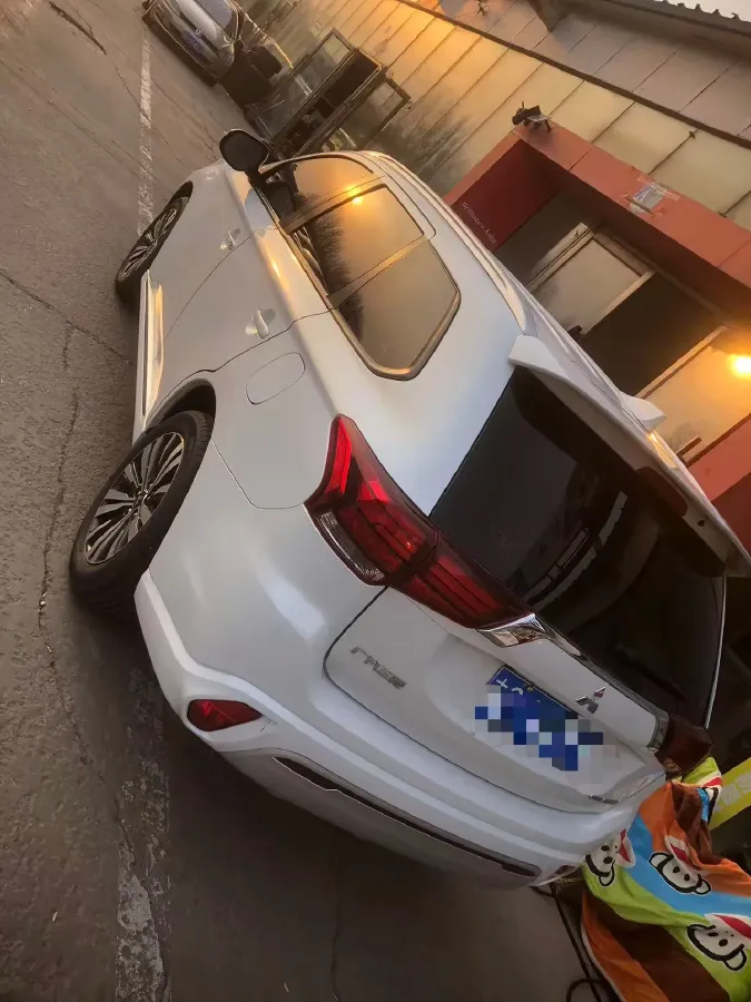 2021 Mitsubishi Outlander 2.0L 166HP L4 CVT,autocango,china used car exporter,china ev exporter,chinese used car exporter,chinese used ev exporter