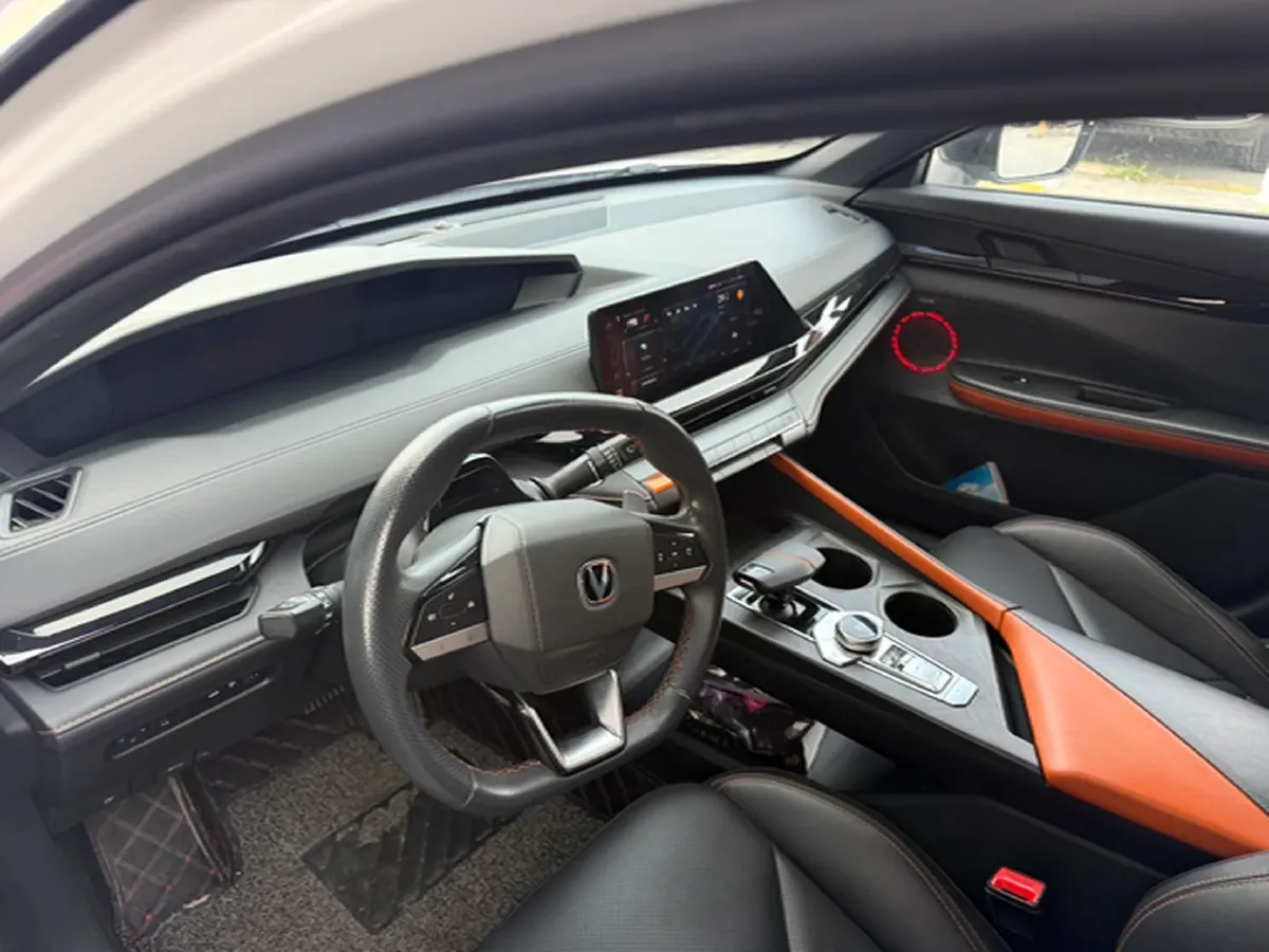 2022 ChangAn UNI-V 1.5T 188HP L4 7DCT,autocango,china used car exporter,china ev exporter,chinese used car exporter,chinese used ev exporter