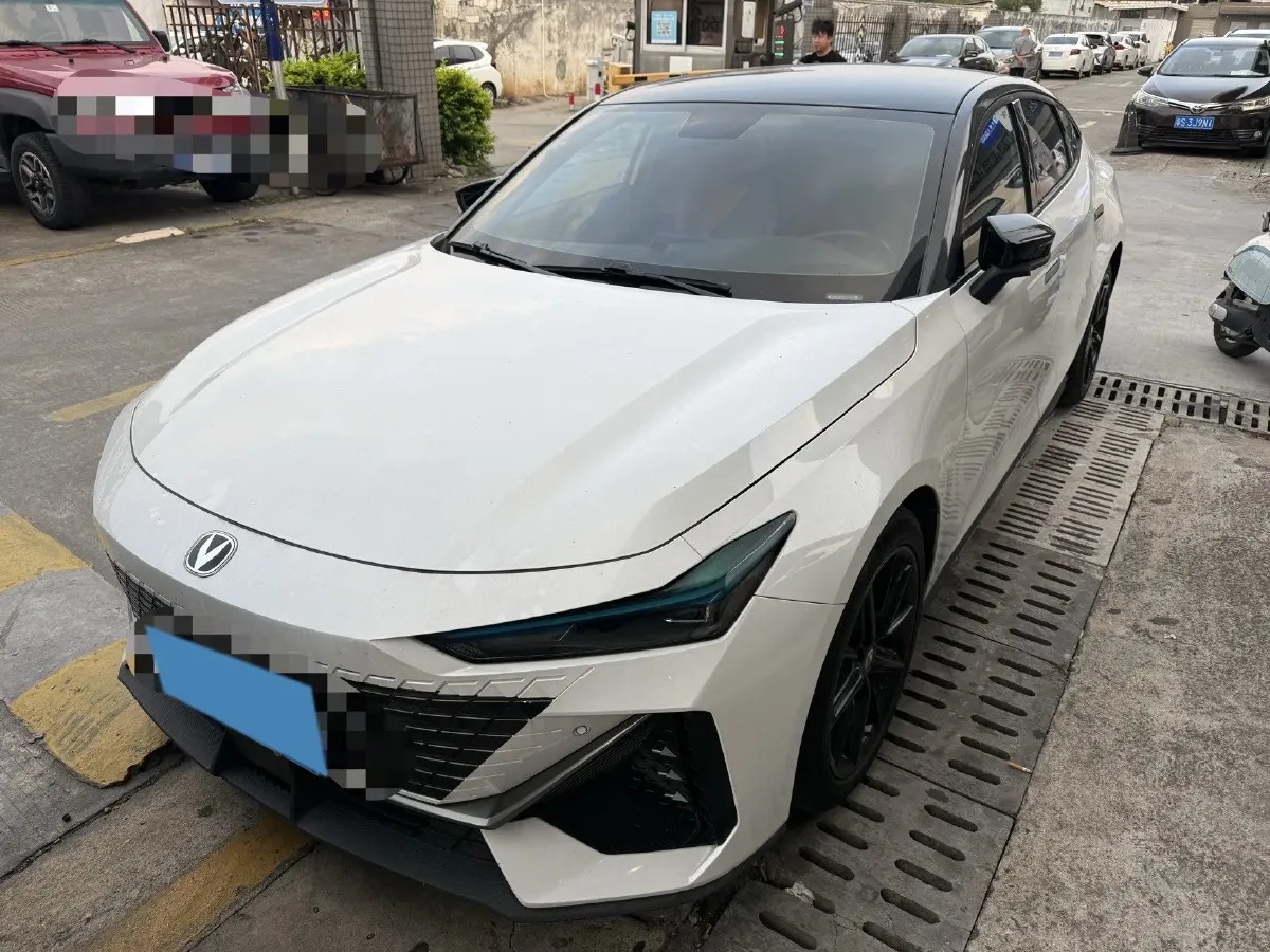 2022 ChangAn UNI-V 1.5T 188HP L4 7DCT,autocango,china used car exporter,china ev exporter,chinese used car exporter,chinese used ev exporter