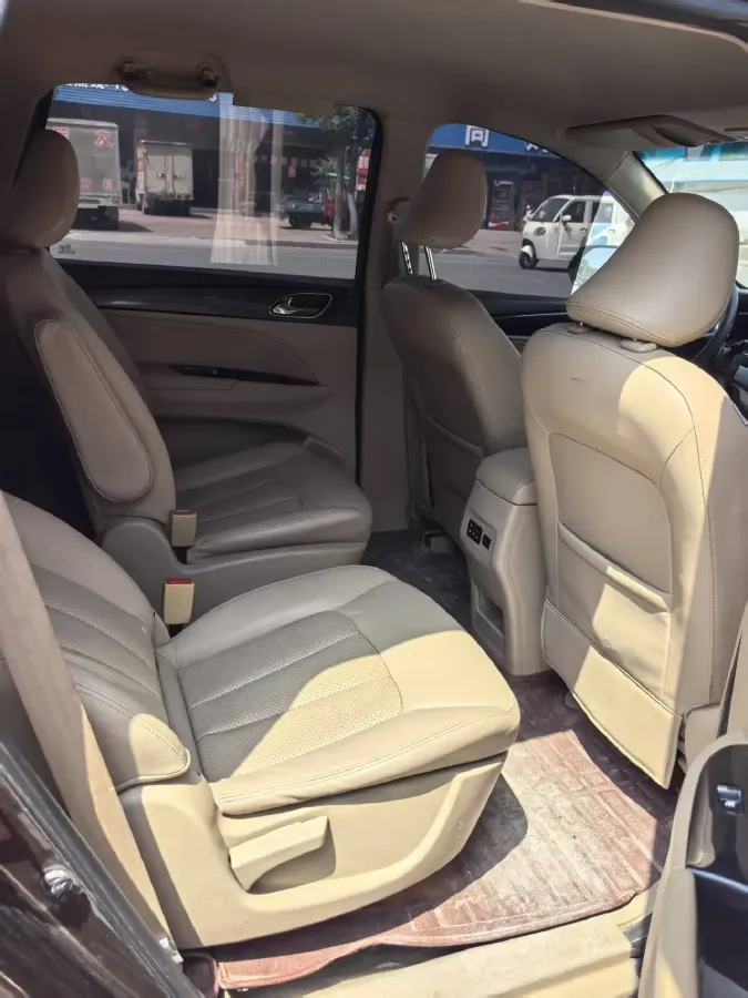 2016 BaoJun 560 1.5T 150HP L4 6MT,autocango,china used car exporter,china ev exporter,chinese used car exporter,chinese used ev exporter