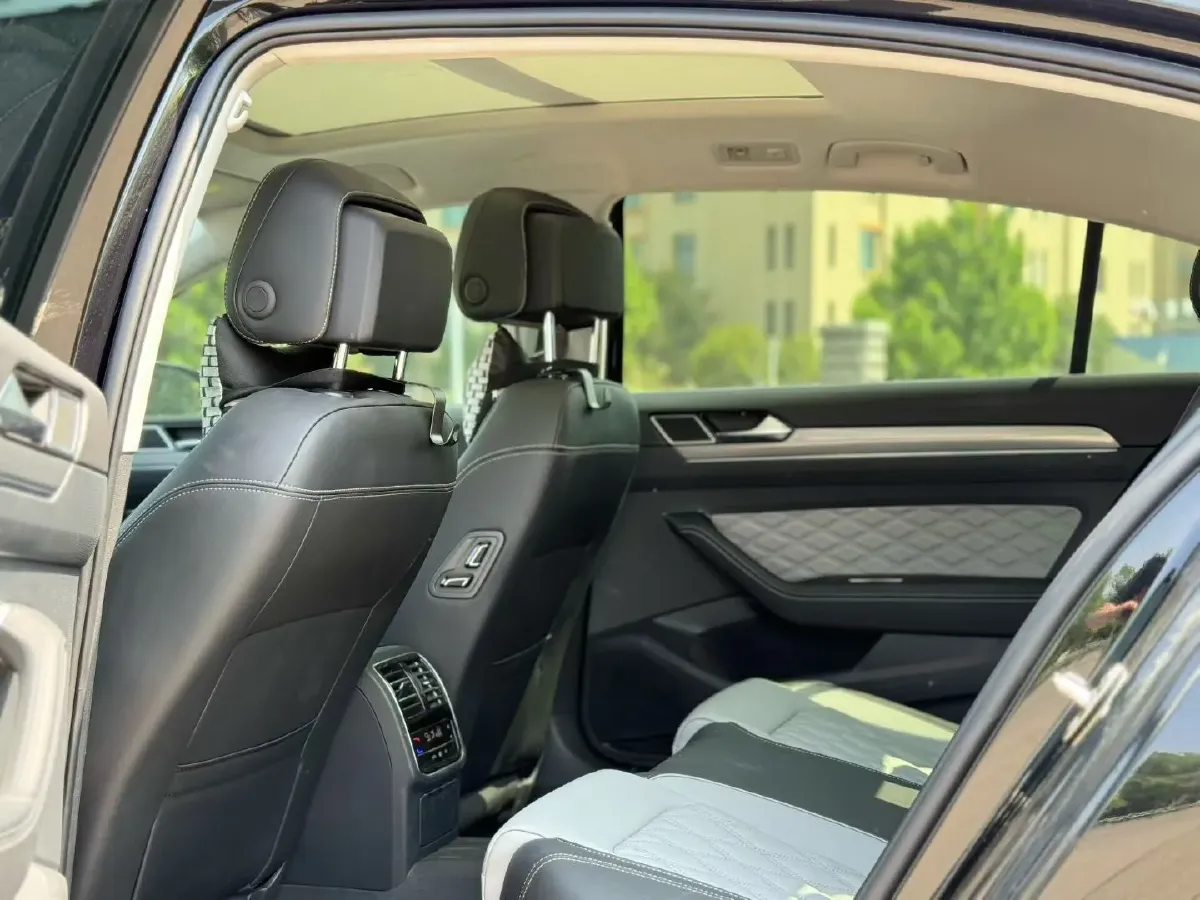 2023 Volkswagen Magotan 2.0T 186HP L4 7DCT,autocango,china used car exporter,china ev exporter,chinese used car exporter,chinese used ev exporter