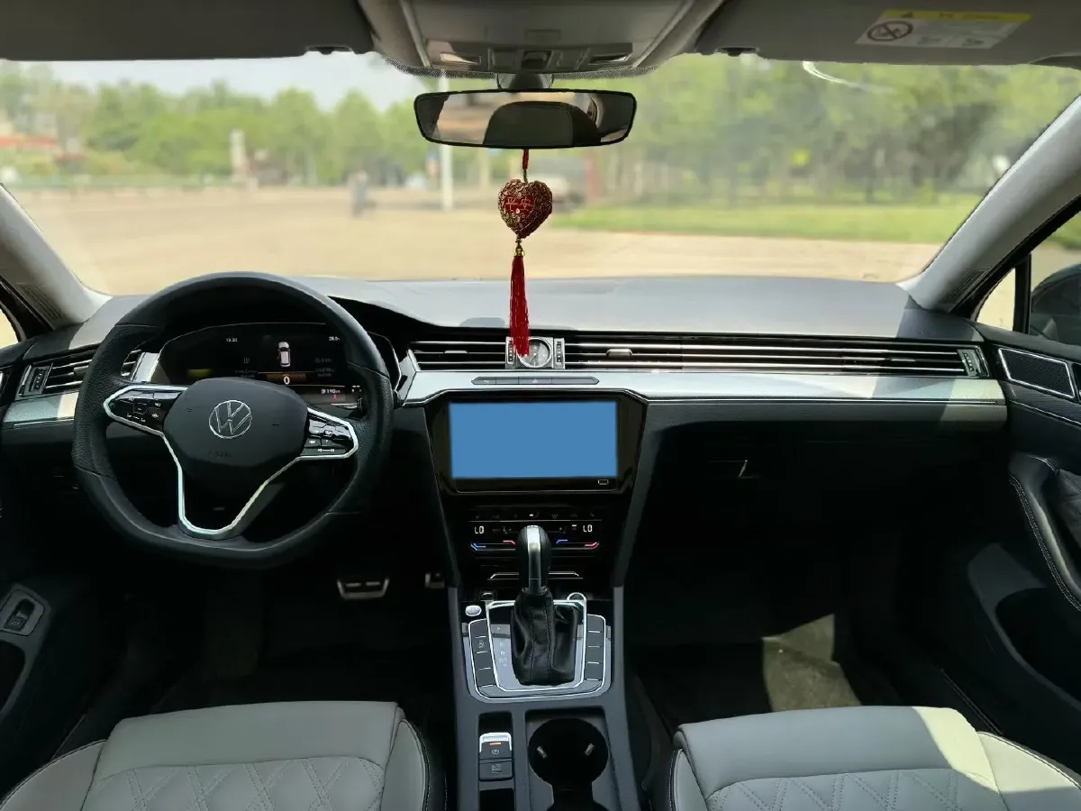 2023 Volkswagen Magotan 2.0T 186HP L4 7DCT,autocango,china used car exporter,china ev exporter,chinese used car exporter,chinese used ev exporter