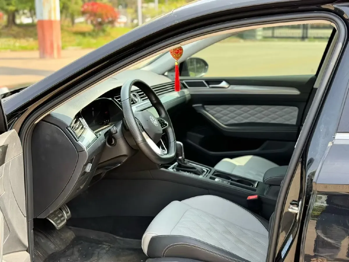 2023 Volkswagen Magotan 2.0T 186HP L4 7DCT,autocango,china used car exporter,china ev exporter,chinese used car exporter,chinese used ev exporter