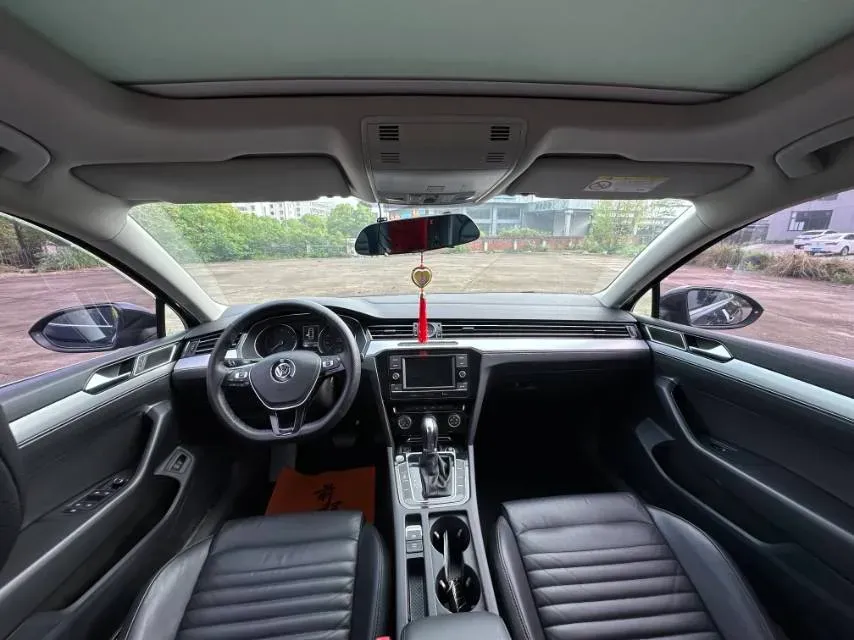 2018 Volkswagen Magotan 1.8T 180HP L4 7DCT,autocango,china used car exporter,china ev exporter,chinese used car exporter,chinese used ev exporter