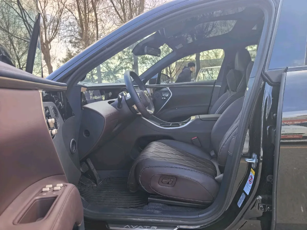 2025 Avatr 11 1.5T 156HP L4 REEV 39.05KWH,autocango,china used car exporter,china ev exporter,chinese used car exporter,chinese used ev exporter