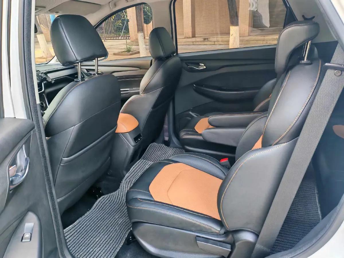 2019 WuLing HongGuang S3 1.5L 99HP L4 6MT,autocango,china used car exporter,china ev exporter,chinese used car exporter,chinese used ev exporter