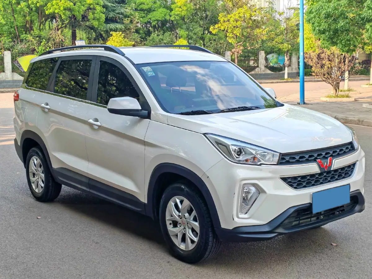 2019 WuLing HongGuang S3 1.5L 99HP L4 6MT,autocango,china used car exporter,china ev exporter,chinese used car exporter,chinese used ev exporter