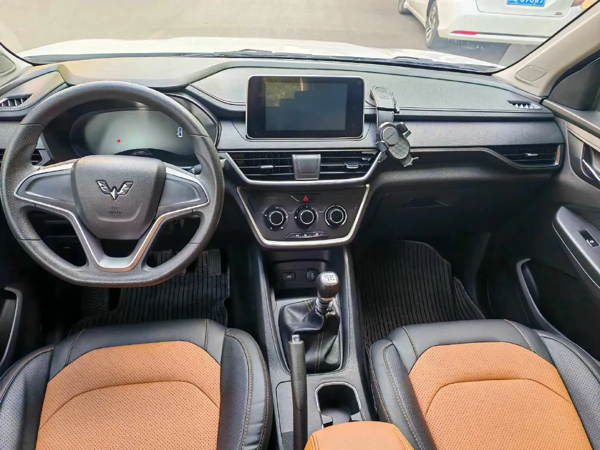 2019 WuLing HongGuang S3 1.5L 99HP L4 6MT,autocango,china used car exporter,china ev exporter,chinese used car exporter,chinese used ev exporter