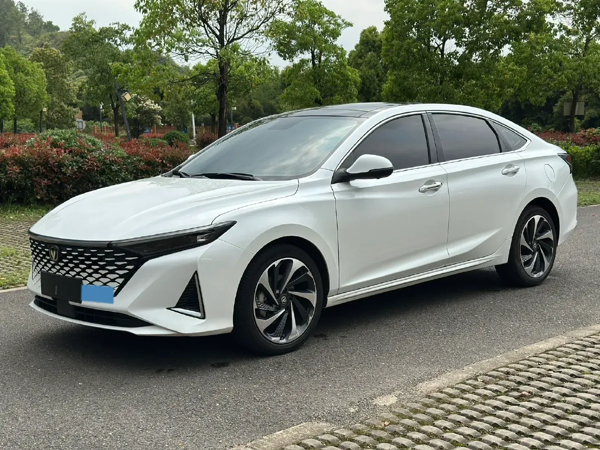 2023 ChangAn Raeton Plus 1.5T 188HP L4 7DCT,autocango,china used car exporter,china ev exporter,chinese used car exporter,chinese used ev exporter