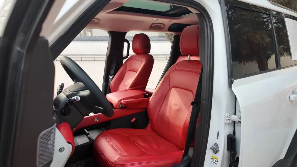2025 Land Rover Defender 3.0T 400HP L6 8AT,autocango,china used car exporter,china ev exporter,chinese used car exporter,chinese used ev exporter